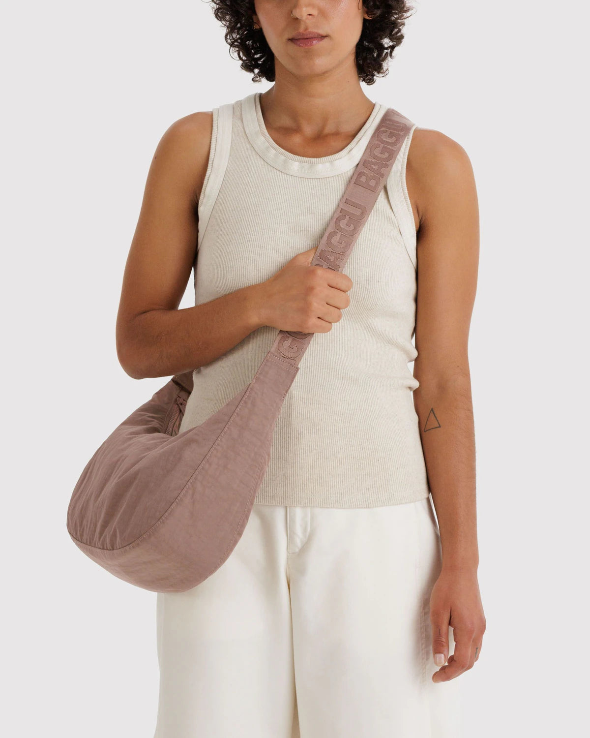 Baggu Medium Crescent Bag - Toasted Almond
