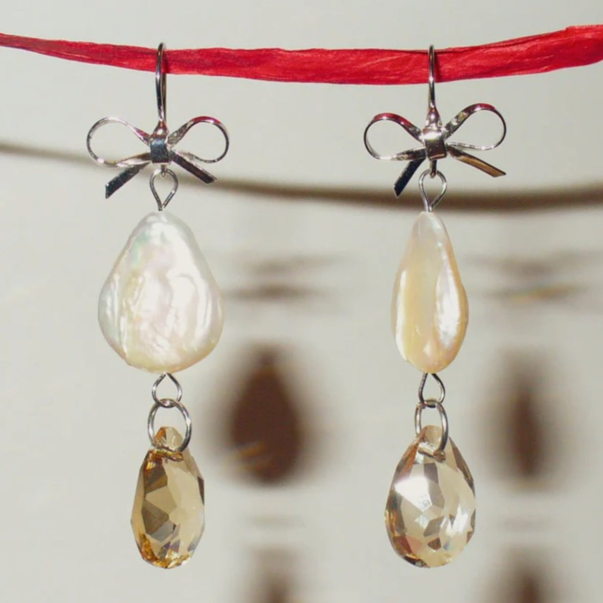 Blóma! Silver Bow & Pearl Earrings